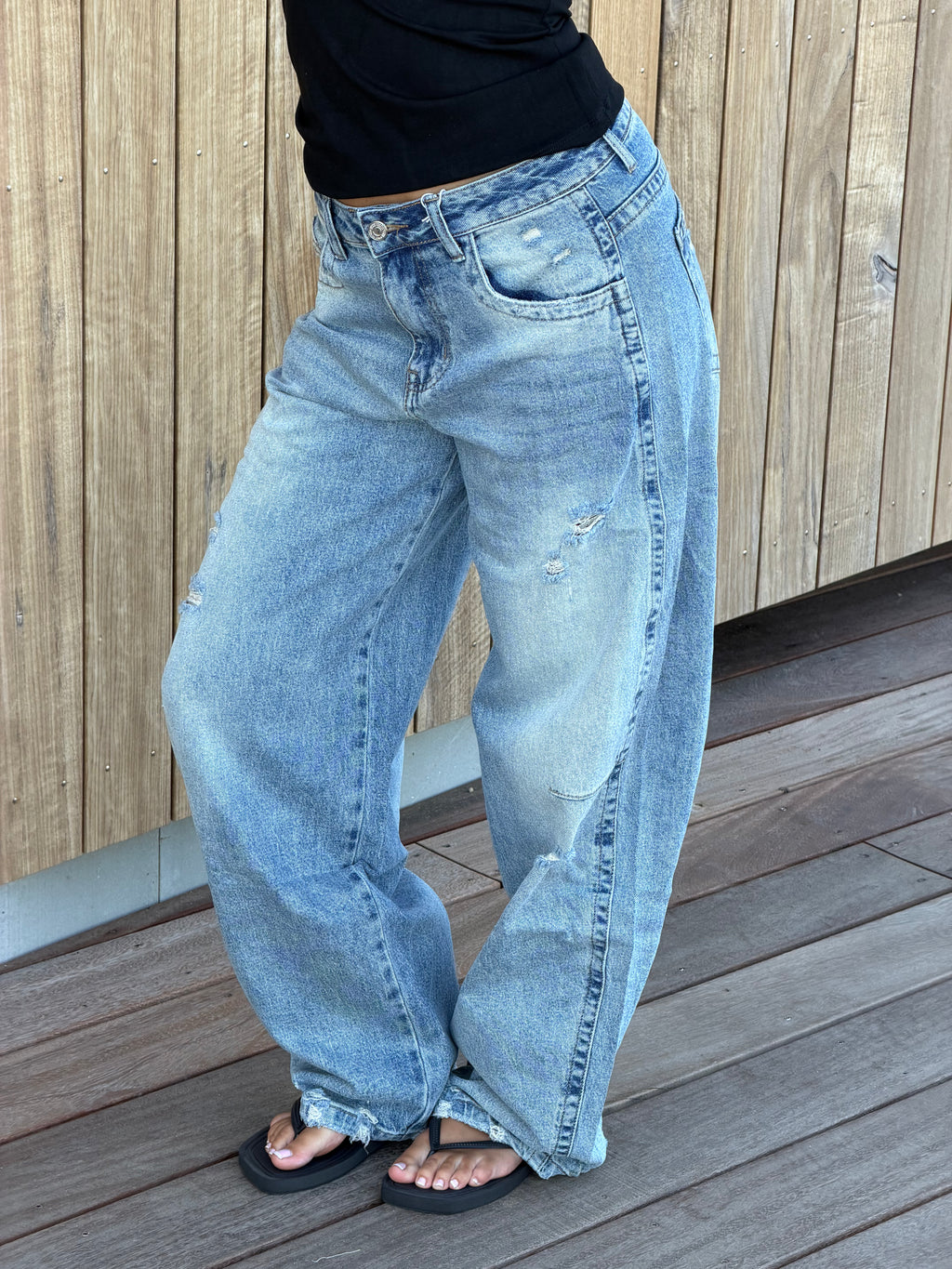 DANE RIPPED BARREL JEANS