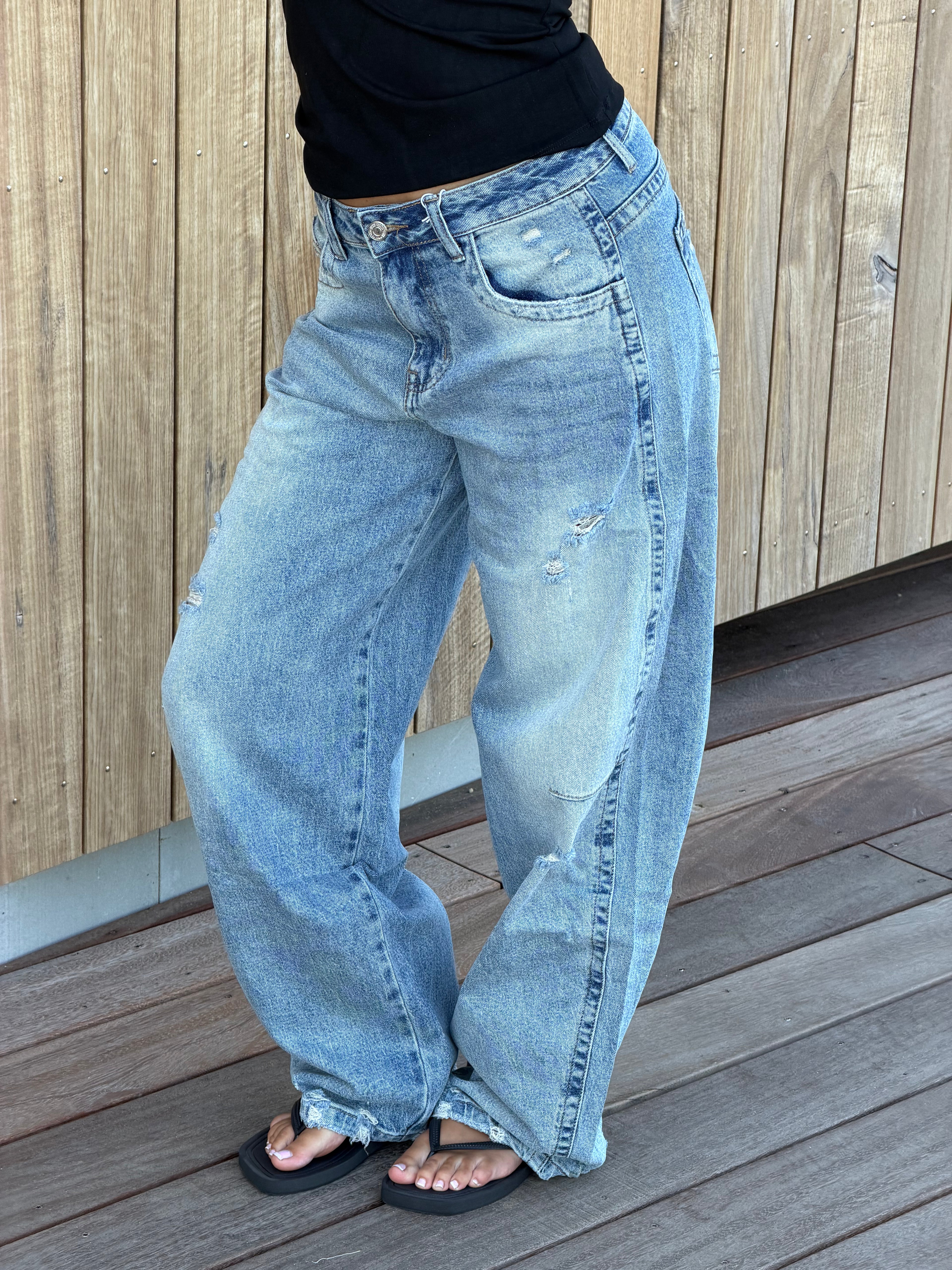 DANE RIPPED BARREL JEANS
