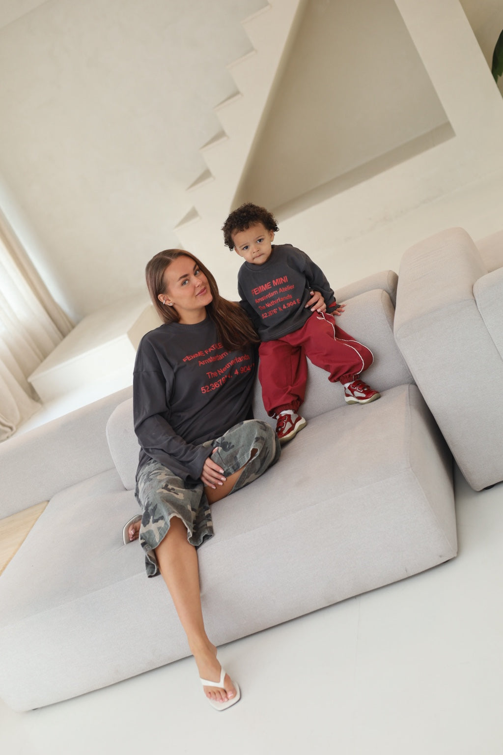 FEMME MINI LONGSLEEVE CHARCOAL/RED