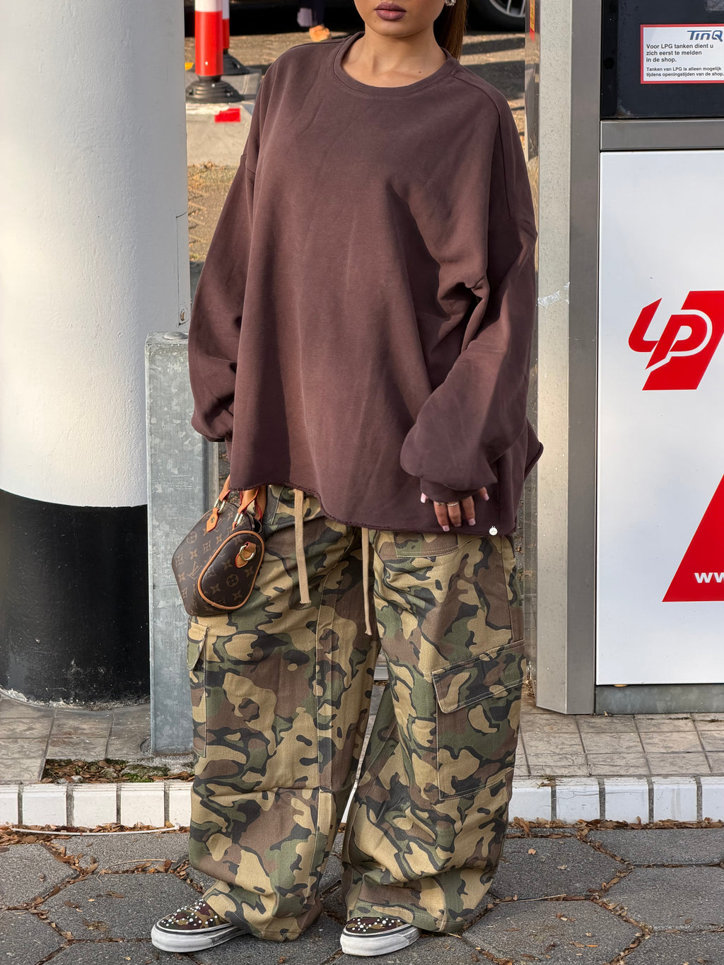 PREMIUM LONGSLEEVE SWEATER BRUIN