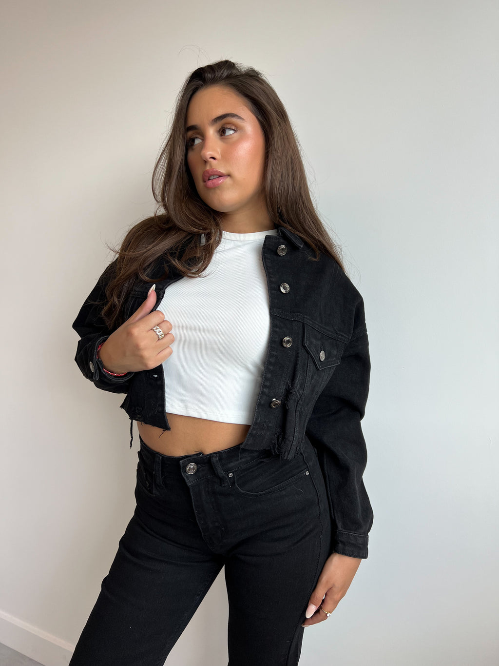 BLACK CROPPED DENIM JACKET