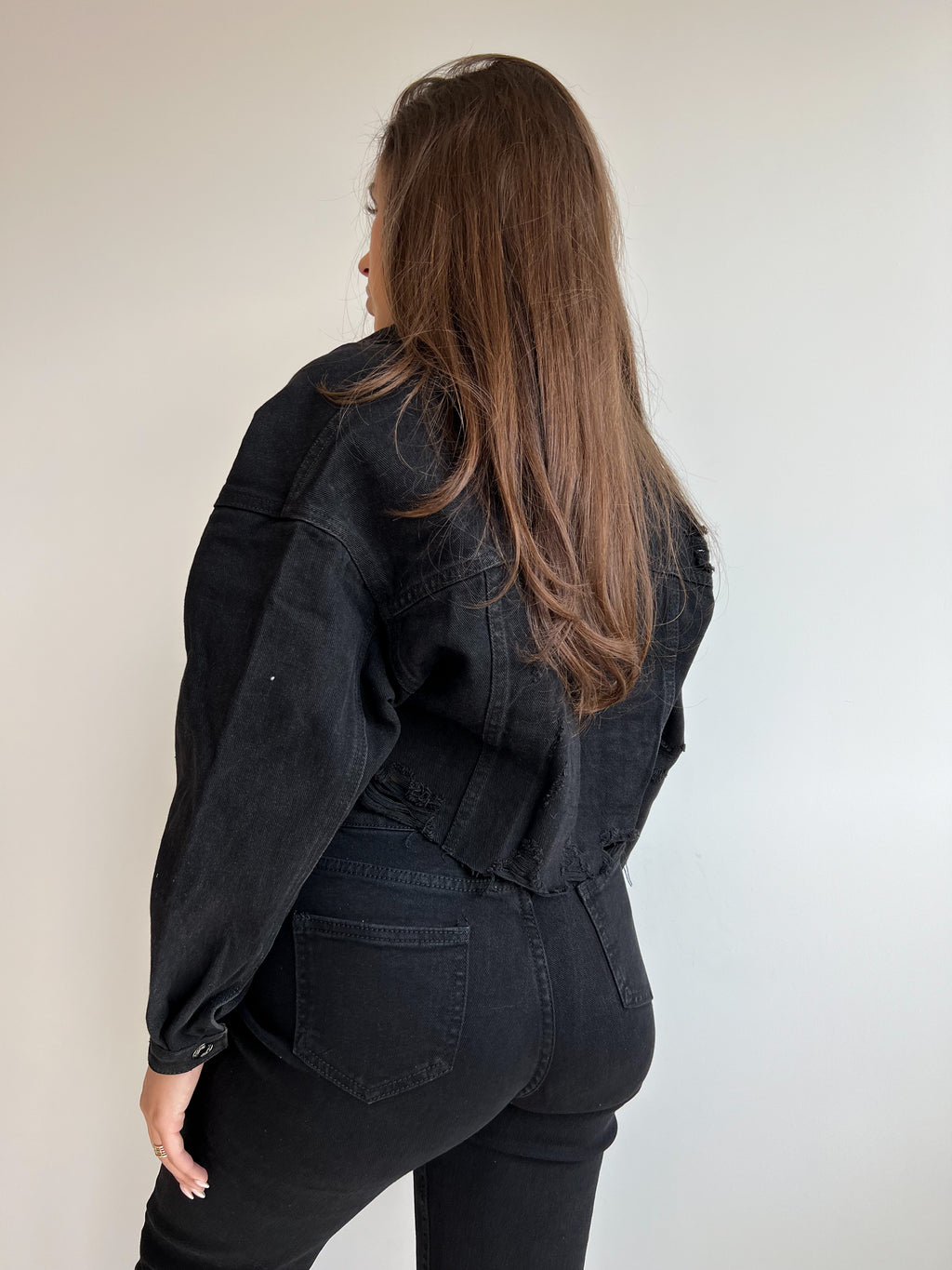 BLACK CROPPED DENIM JACKET