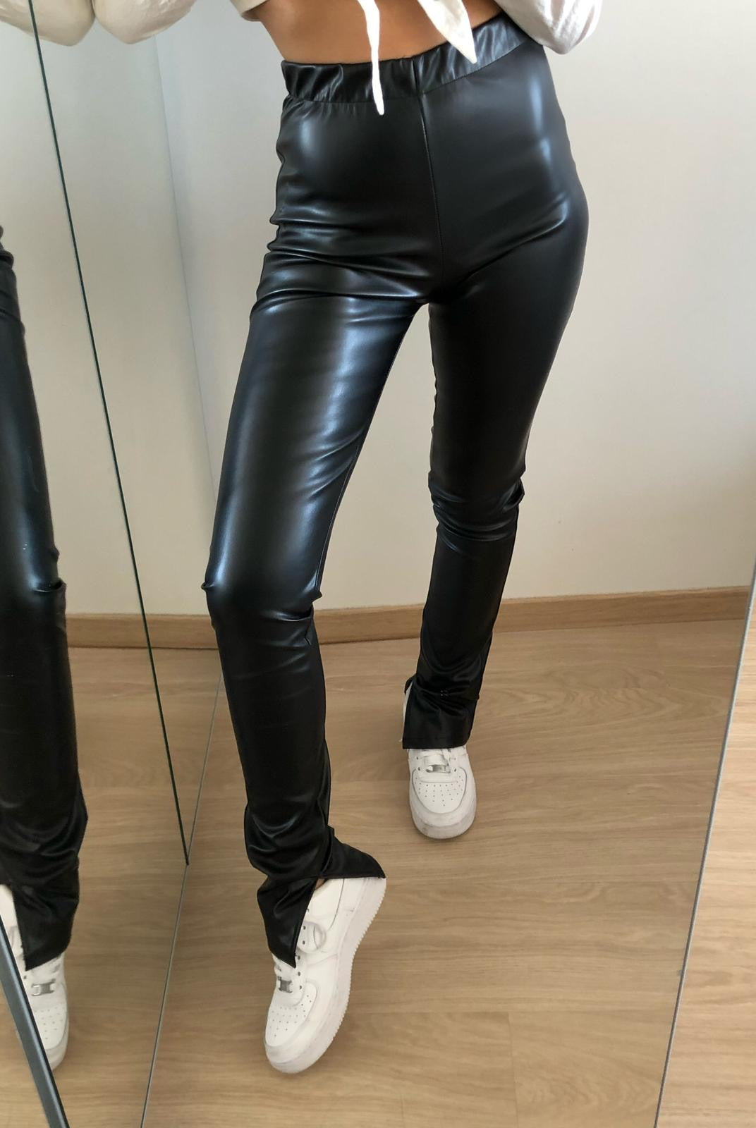 LEATHER LOOK SPLIT PANTS BLACK - Femmefatalefashion.nl